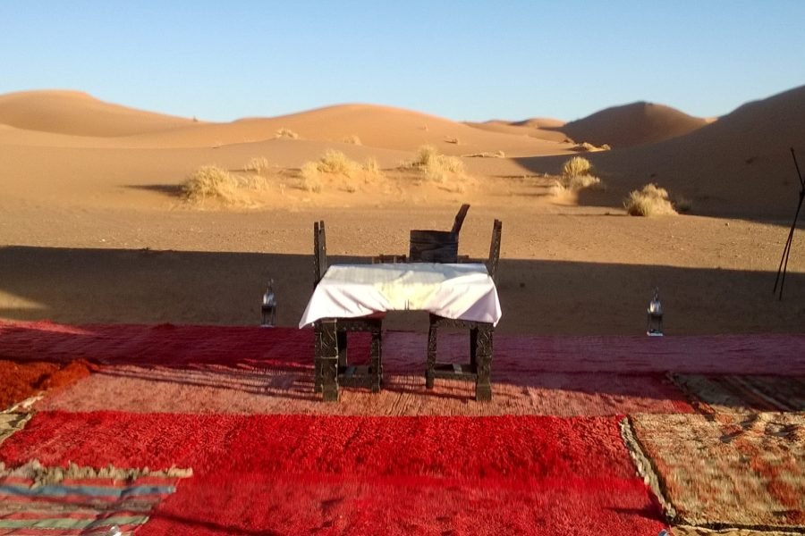 Aventure dans le Désert d’Agafay : Quad, Chameau & Expérience Dîner Traditionnel